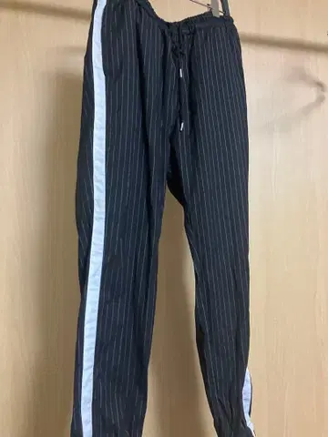 DOWBL 사이드 라인 스트라이프 팬츠 LIBEIRO