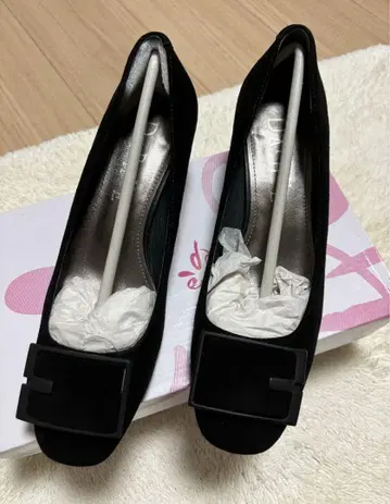 [ 미사용 새상품 ] DAPHNE 펌프스 23.5cm 천연 가죽
