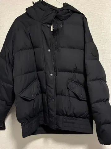 GAP 블랙 다운 자켓