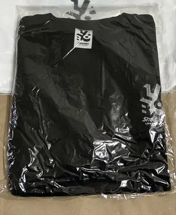 블랙 로고 T셔츠 미개봉