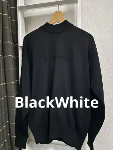 BlackWhite 하이넥 니트 블랙