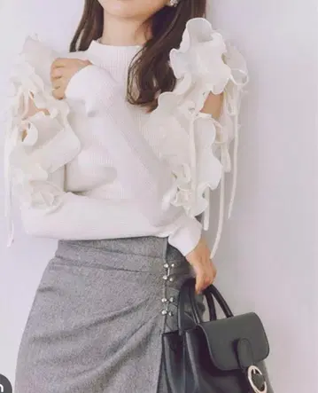 SNIDEL 플리츠프릴 도킹 니트 풀오버