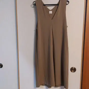 Kurihara Hazumi 베이지 V넥 원피스 프리 사이즈