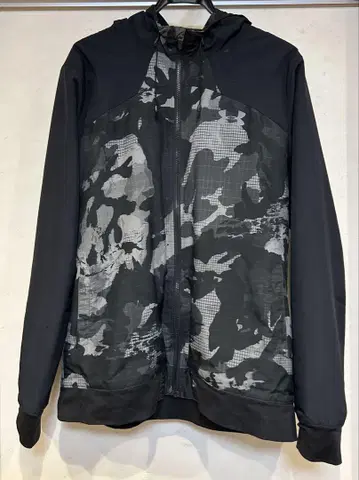 UNDER ARMOUR 카모플라쥬 자켓 블랙 XL