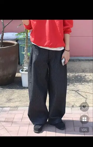 스트라이프 패턴 다크 그레이 와이드 팬츠
