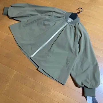 새상품 소매가 봉긋한 멋스러운 타운 블루종 사이즈 38
