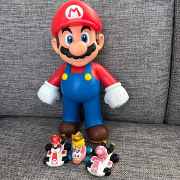 마리오 피규어와 카트 세트