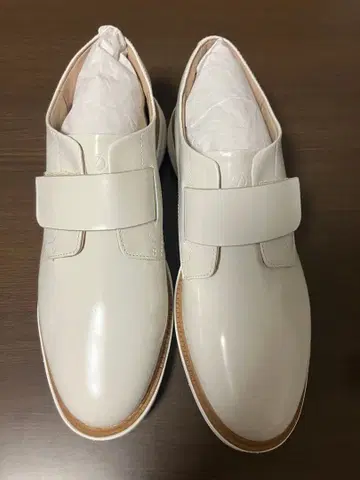 콜한 화이트 벨크로 테이프 로퍼 미사용품 23.5cm