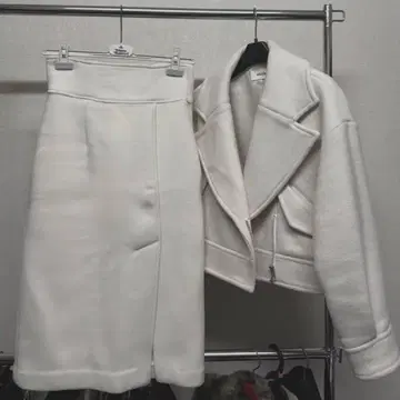 snidel 셋업 울 화이트 코트 시착만 한 상품
