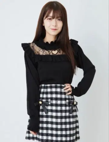 앙크루즈 하트 뚫린 니트 블랙