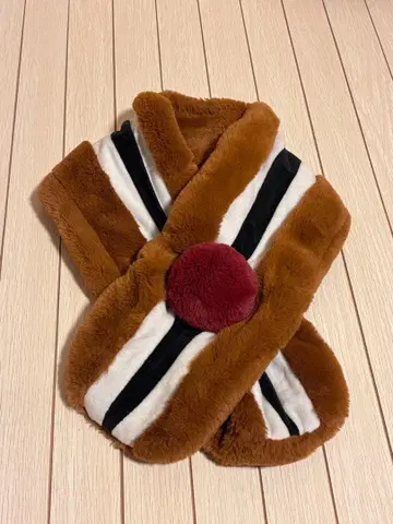 칩앤데일 데일 모티브 머플러 디즈니 스토어