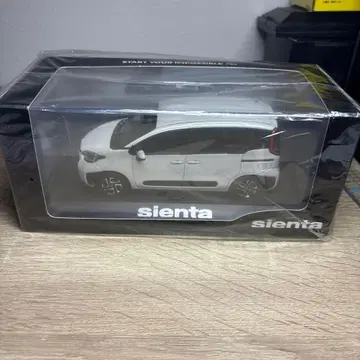 [ 미개봉 새상품 ] 도요타 시엔타 미니카 화이트 펄 1/30 컬러 샘플