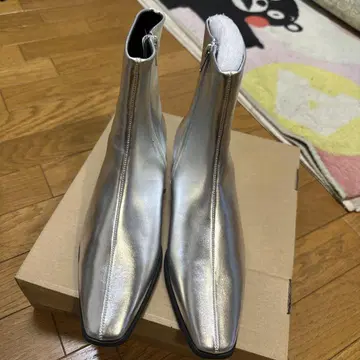 실버 메탈릭 지퍼 부츠