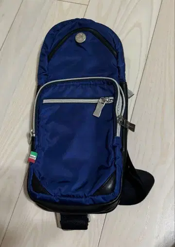 네이비 나일론 숄더백