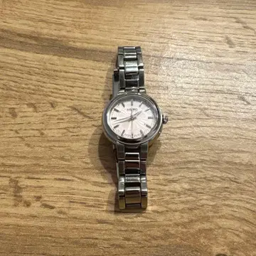 SEIKO 여성용 솔라 시계