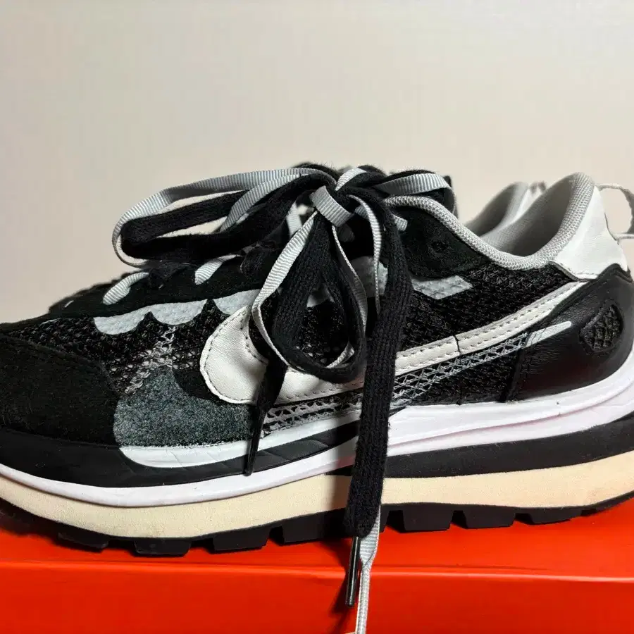 [265] Nike x Sacai Vaporwaffle Black White