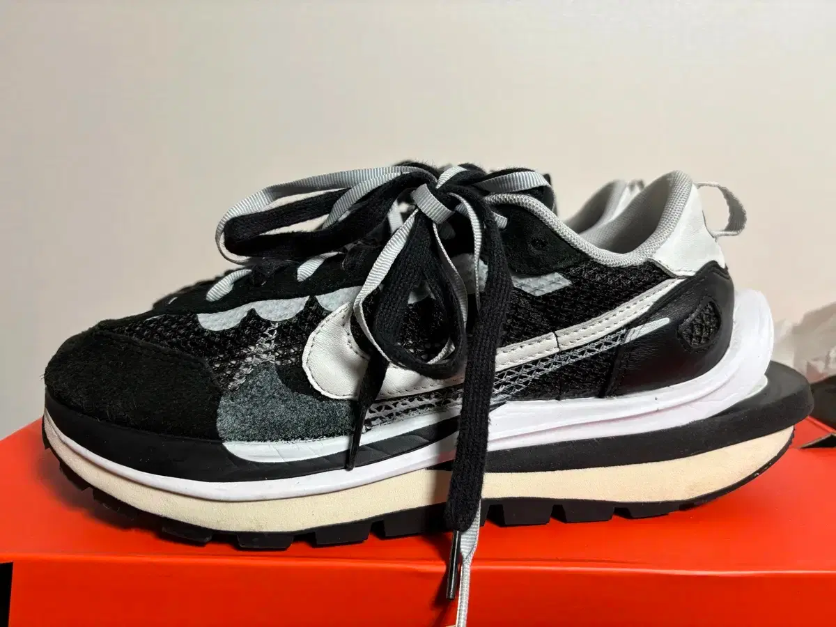 [265] Nike x Sacai Vaporwaffle Black White
