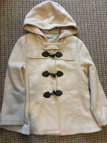 크림색 더플 코트