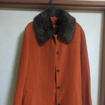 벽돌색 퍼 옷깃 롱 코트