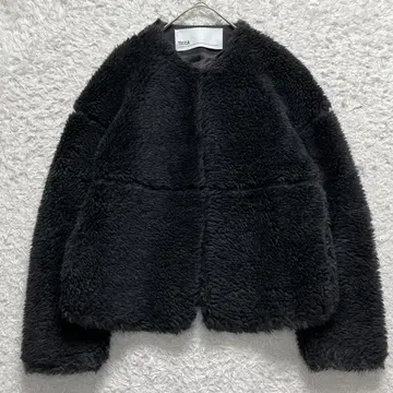 컨디션 최상 티카 울 퍼 숏코트 노카라 보아 블랙