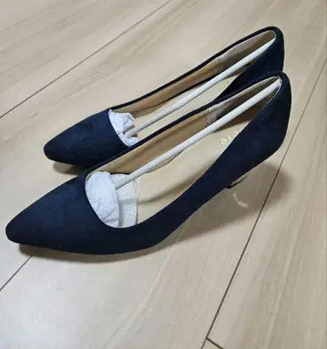 네이비 펌프스