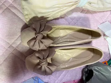 리본 포함 베이지 플랫슈즈
