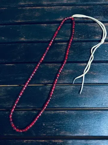 극상 혈적색 세미 클리어 앤티크 비즈 화이트 하트