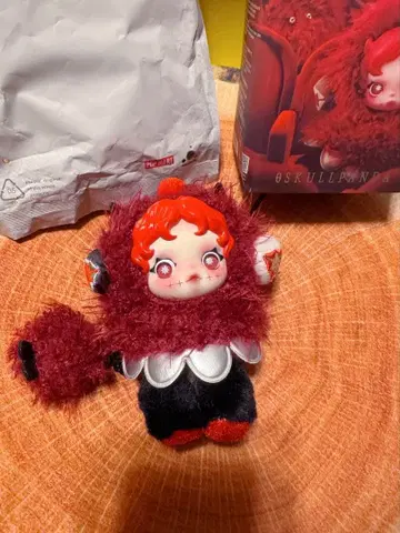 POP MART SKULLPANDA 스컬팬더 You Found Me!