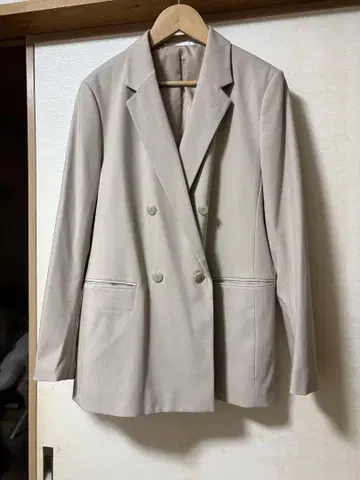 유니클로 베이지 더블 브레스트 테일러드 자켓