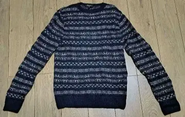 APC 네이비 패턴 니트 스웨터 XS 사이즈