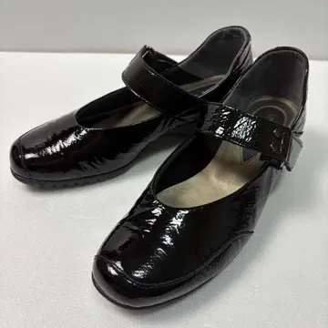 [컨디션 최상] VITA NOVA 에나멜 멜리 제인 펌프스 블랙