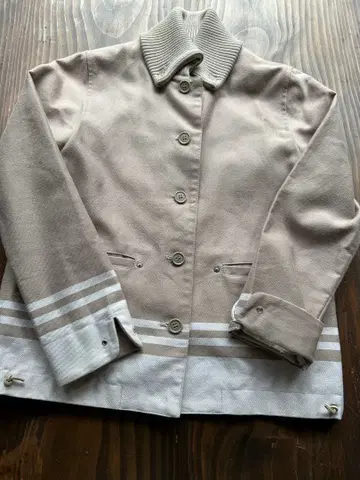 마린프랑세즈의 베이지 버튼 자켓