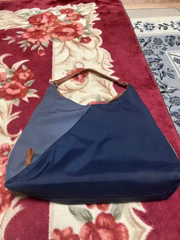 네이비 그레이 토트백 가격 인하 대응합니다