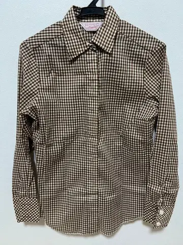 브라운과 화이트 체크 무늬 긴팔 셔츠