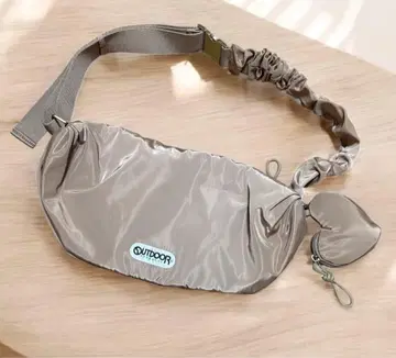 OUTDOOR LEE 별주 바디백 카페라떼