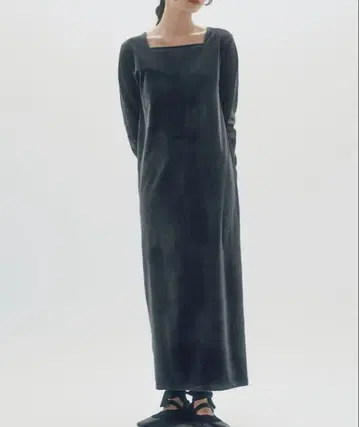 INSIIS 스퀘어넥 벨로아 원피스 차콜