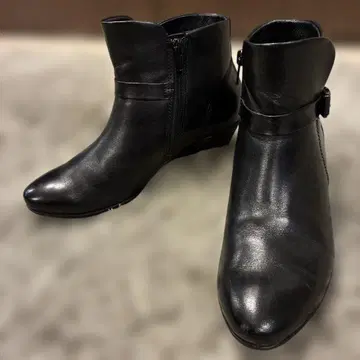 컨디션 최상 ecco 웨지솔 천연 가죽 숏부츠 사이드 지퍼 블랙 24cm