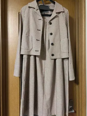 To b by agnis b. 클래시컬 체크 자켓 스커트