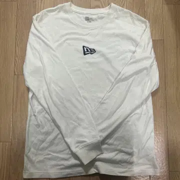 화이트 코튼 긴팔 셔츠 로고