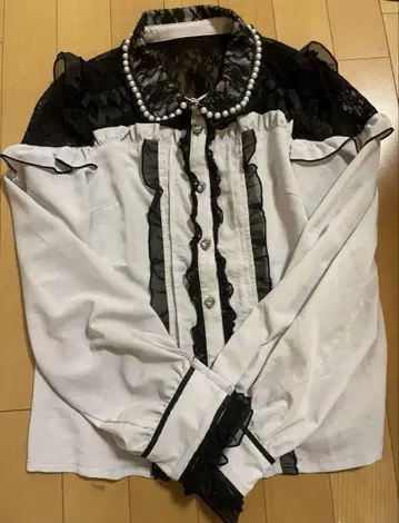 LIZLISA 블라우스 새상품급