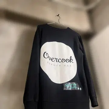 Overcook 로고 맨투맨 블랙