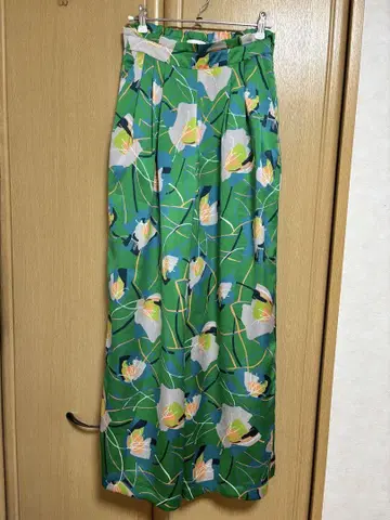 투모로우랜드 팬츠 그린 셔츠