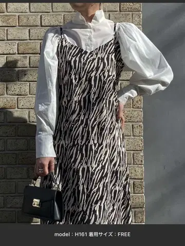 파워 숄더 스탠드 카라 블라우스 [ 화이트 ]