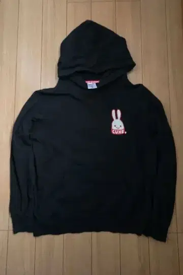 CUNE 토끼 로고 후드티 블랙