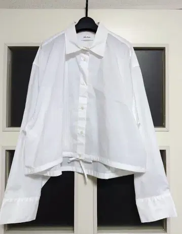 미사용 새상품 미라 오웬 드로스트 숏 셔츠