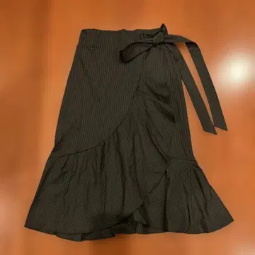 새상품급 미사용 ZARA 프릴 랩스커트 XS 사이즈
