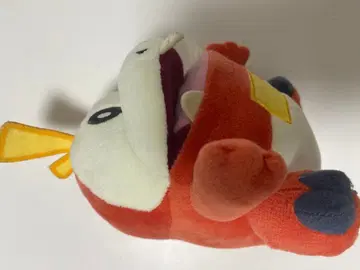 오렌지색 입이 벌어진 봉제 인형