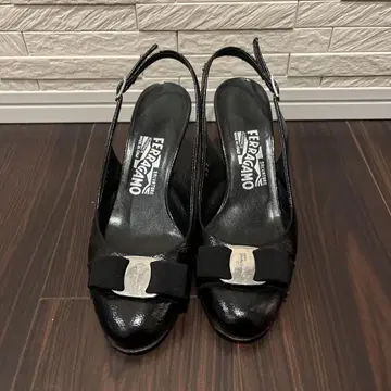 FERRAGAMO 블랙 슬링백 펌프스