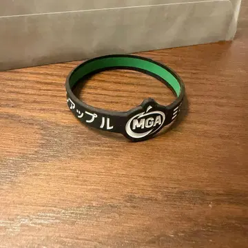 MGA 애플 러버 밴드
