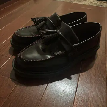 닥터마틴 에이드리안 태슬 로퍼